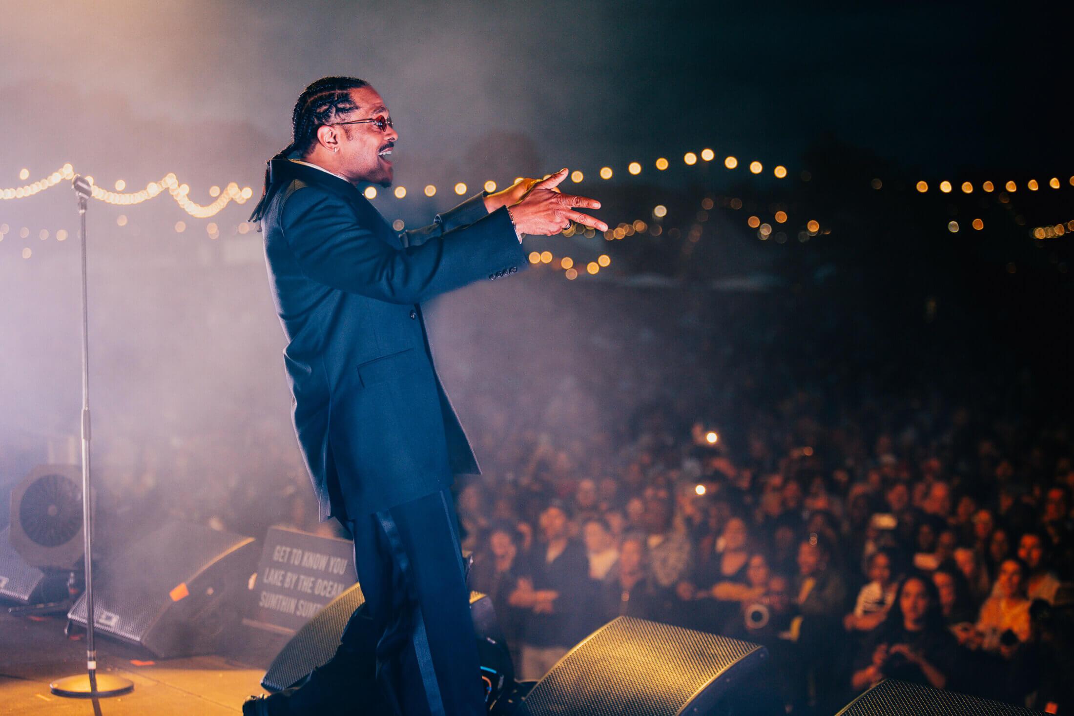 Maxwell performing at Love Supreme 2025 - photo by Chloe Hashemi